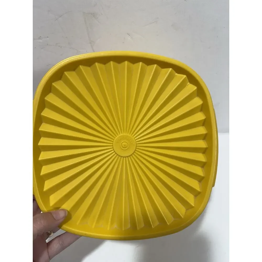 Set Of 2 Tupperware Servalier Bowl Yellow 9” W/ Lid: 837-4, Orange 8” Lid 839-16
